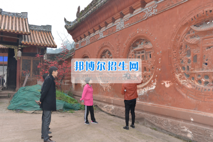 川南幼兒師范高等?？茖W(xué)校黨委書記羅慧帶隊(duì)考察孔子文化和校園文化