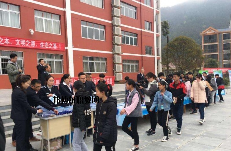錦屏中等職業(yè)技術(shù)學(xué)校2020年報(bào)名條件、招生要求、招生對象