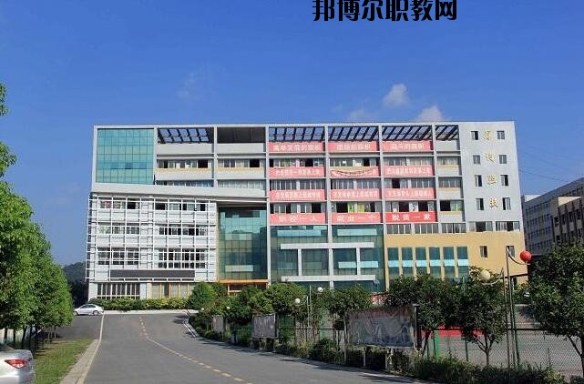 遵義博導(dǎo)網(wǎng)絡(luò)職業(yè)技術(shù)學(xué)校2020年報(bào)名條件、招生要求、招生對(duì)象