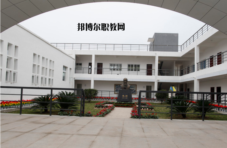 南充技師學(xué)院2020年報(bào)名條件、招生要求、招生對象
