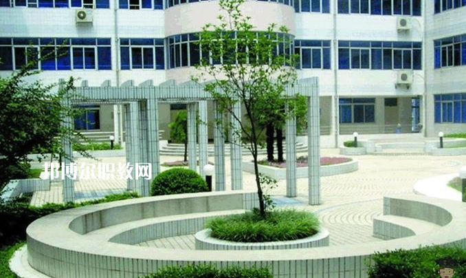 貴陽(yáng)市經(jīng)濟(jì)貿(mào)易中等專業(yè)學(xué)校2022年招生辦聯(lián)系電話
