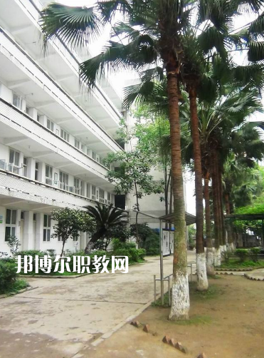 四川瀘州鵬程中等職業(yè)學(xué)校2022年學(xué)費、收費多少