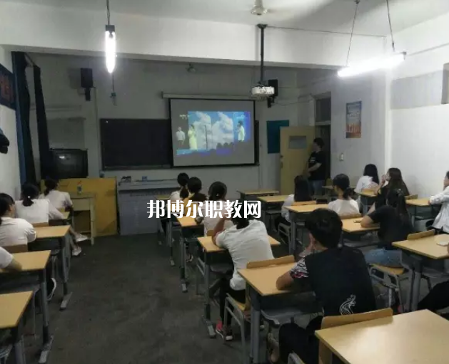 石家莊經(jīng)貿(mào)學(xué)校2022年報(bào)名條件、招生要求、招生對象