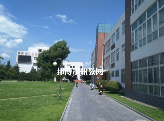 云南廣播電視學(xué)校2022年報名條件、招生要求、招生對象