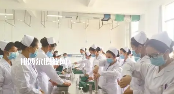 新疆喀什地區(qū)衛(wèi)生學校2022年招生辦聯系電話