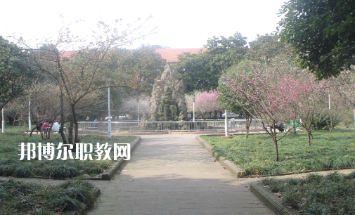湖北汽車工業(yè)實(shí)驗(yàn)技工學(xué)校2022年報(bào)名條件、招生要求、招生對(duì)象
