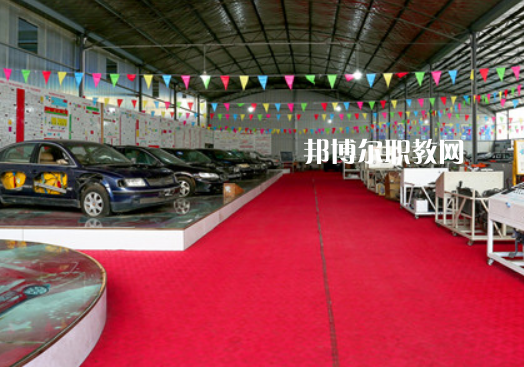 湖南工業(yè)貿易學校