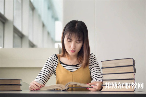 湖北哪里的中職學校能讀物流服務(wù)與管理專業(yè)專業(yè)