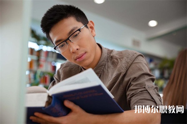 四川哪里的中專學(xué)校能讀網(wǎng)頁設(shè)計(jì)專業(yè)